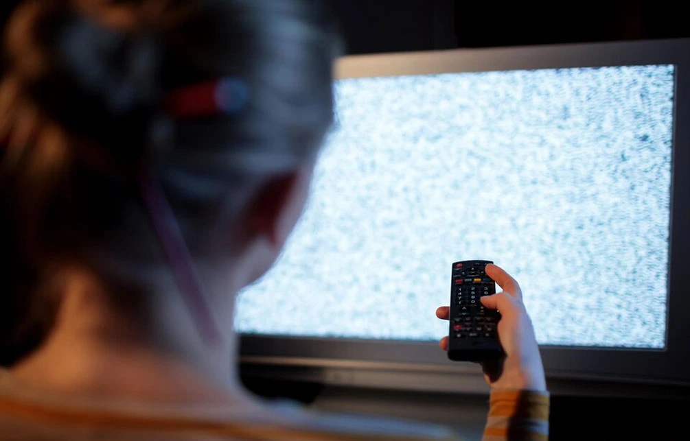 چرا تصویر تلویزیون قطع و وصل میشود؟