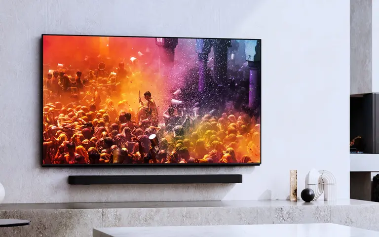 فناوری X-Wide Angle تلویزیون سونی باعث شده که تماشای گروهی و از هر زاویهای، بدون کاهش کیفیت تصویر ممکن باشد.