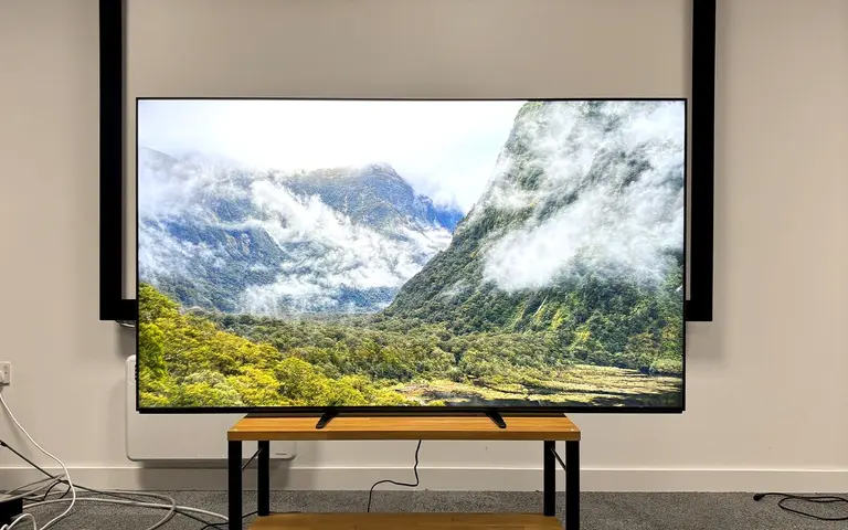 تلویزیونهای سری Bravia به واسطه پردازندههای شناختی (Cognitive Processor XR) عملکردی متفاوت نسبت به نمایشگرهای عادی دارند.